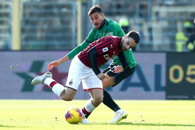 意甲-奥卡福尔绝杀拉齐奥3张红牌 AC米兰1-0胜